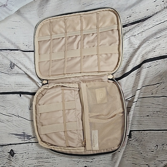 BAGSMART Electronics Organizer Travel Case, Small Travel Cord Organizer Bag - Picture 5 of 6